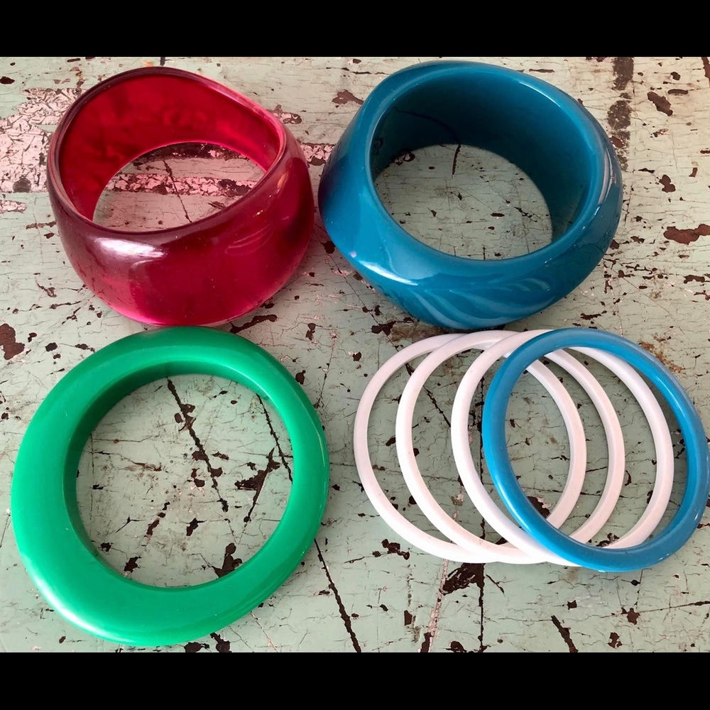 Lot of 8 beautiful vintage bracelets!